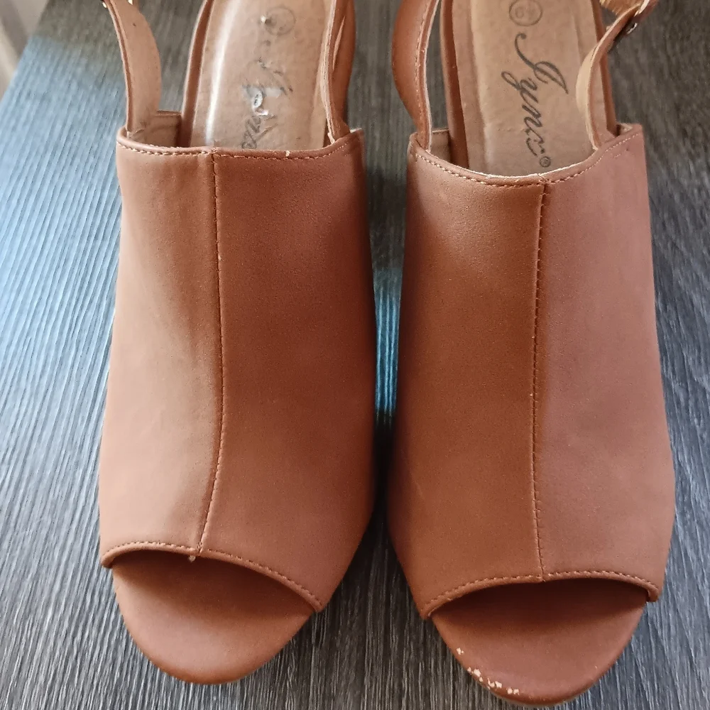 (GREAT DEAL ) 2 Pairs Of Women's Tan Heels Size 6 1/2 - Picture 3 of 7